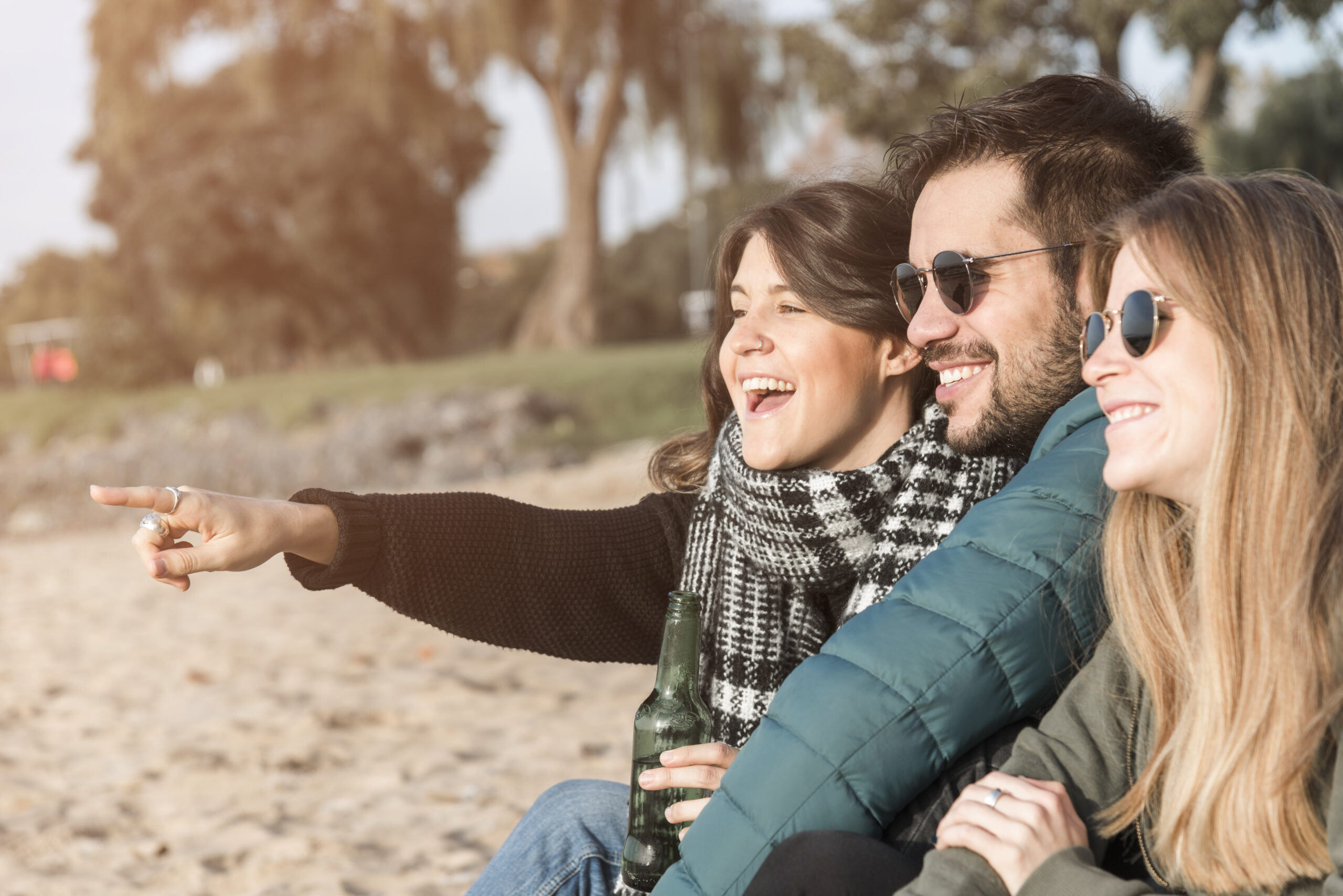 happy-people-spending-time-seashore